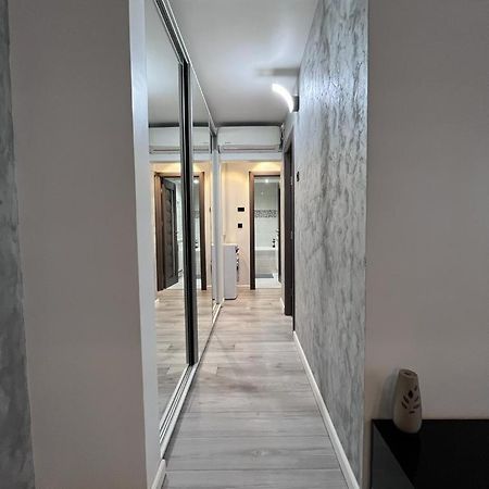 Elegant & Silver Luxury Apartament Craiova Exterior foto